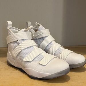 Nike Lebron James Soldier XI White/ Pure Platinum